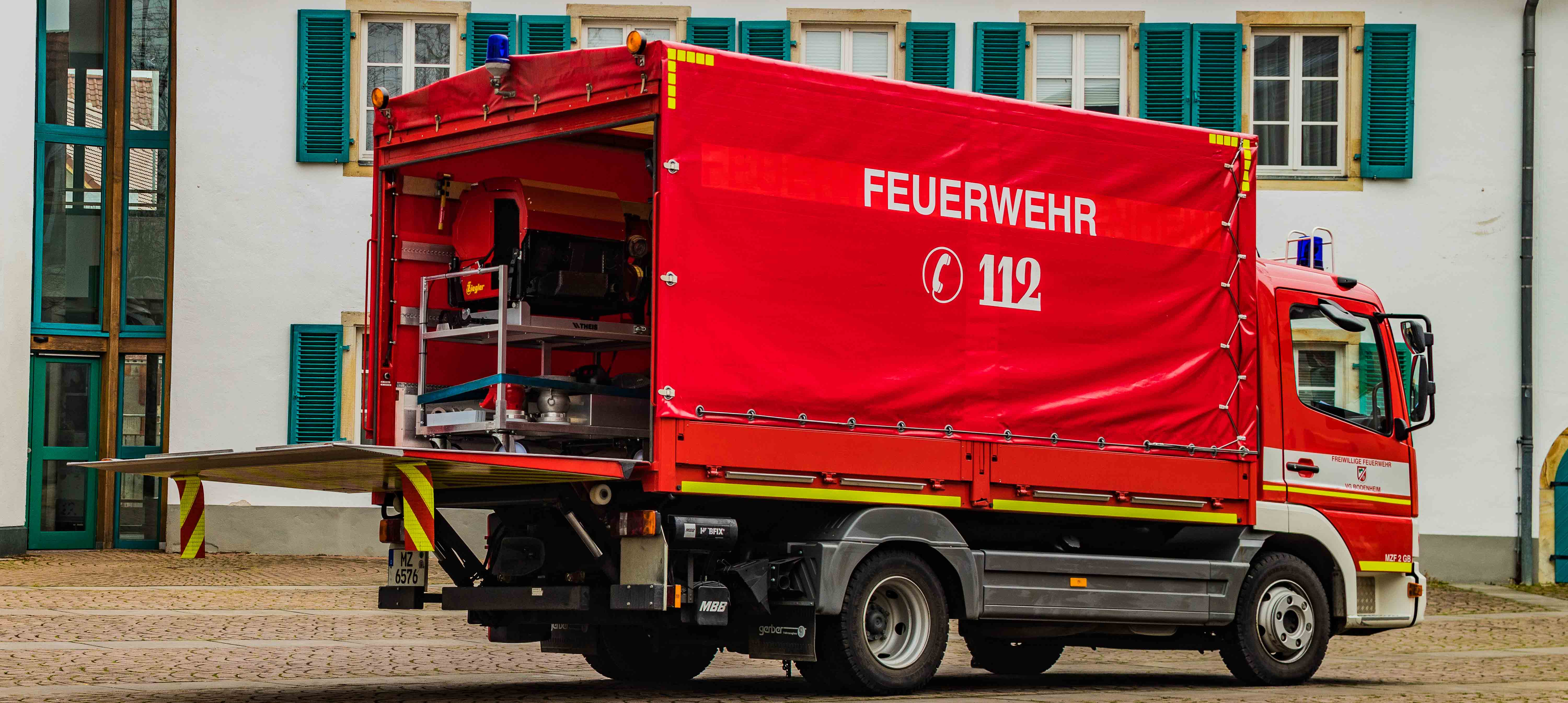 MFZ 2 Heck geöffnet diagonal